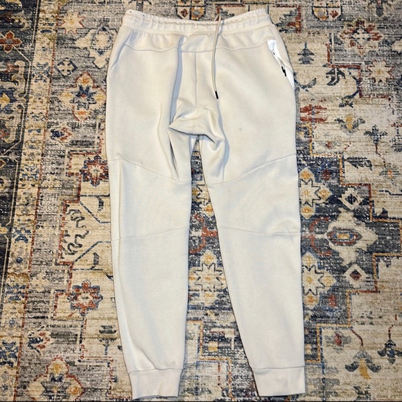 nike tech - Picture 9 of 10